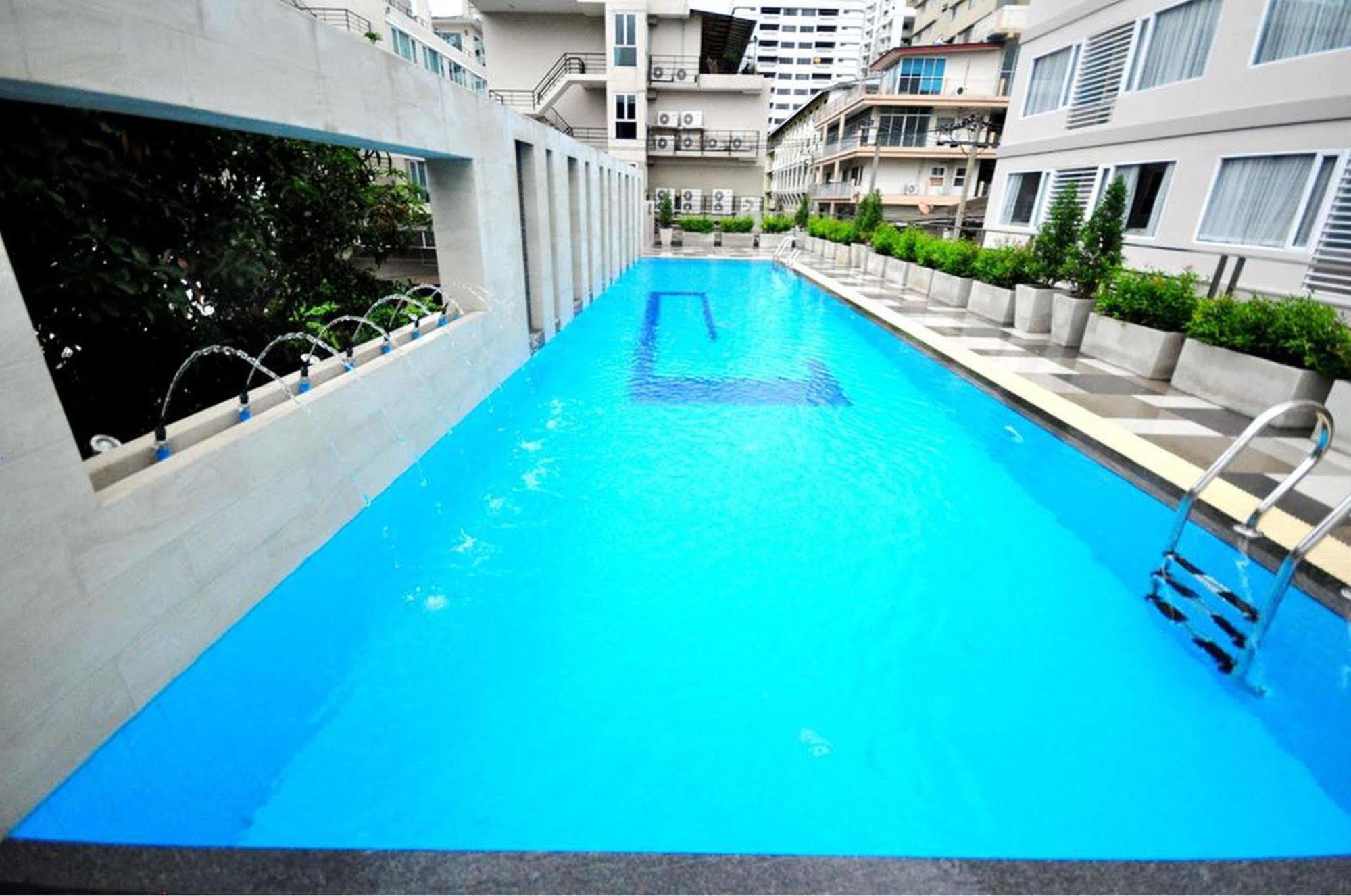 Parinda Hotel Bangkok Exterior photo