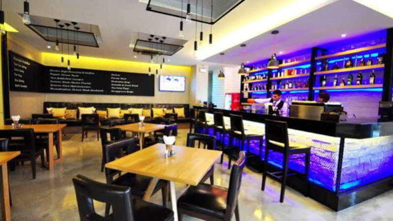 Parinda Hotel Bangkok Exterior photo