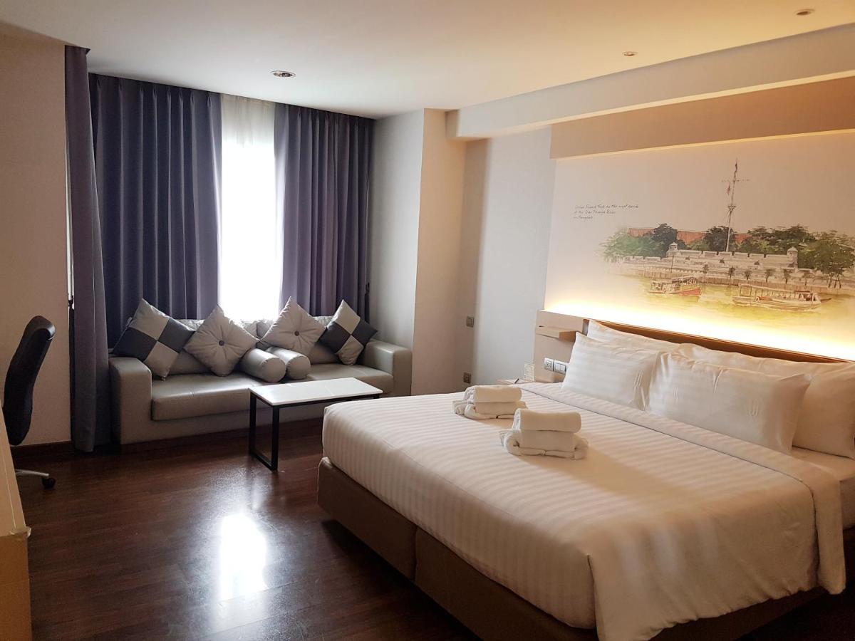 Parinda Hotel Bangkok Exterior photo